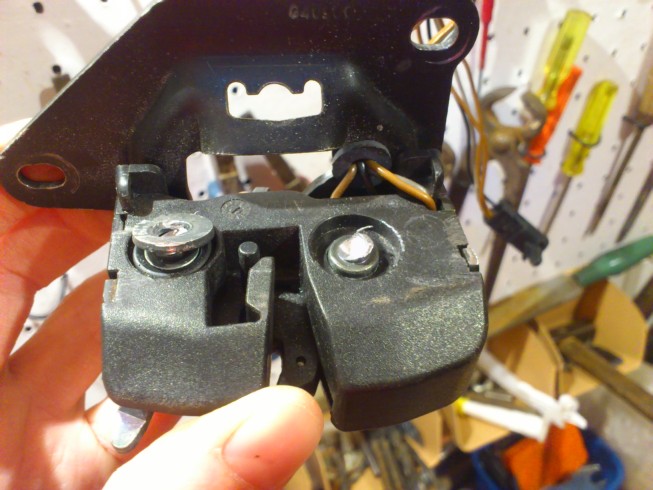 Nity musia ist dole. Napr. rozvrtanim.