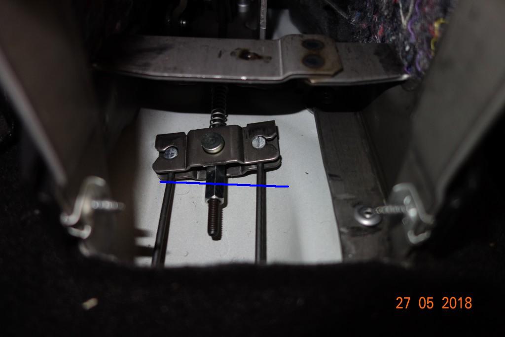 po "oprave" ručná brzda nie je zatiahnutá