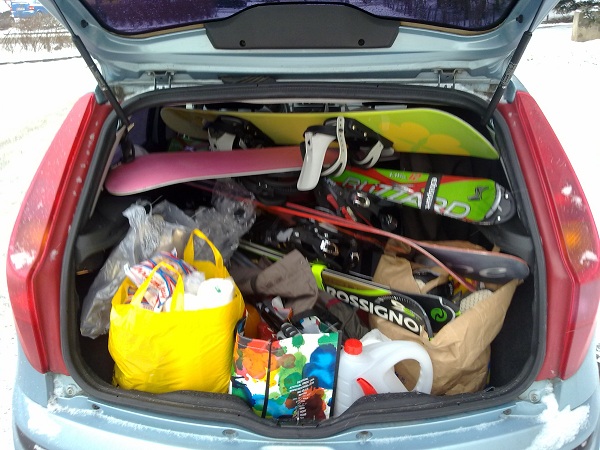 Punto-ideálne dovolenkové auto-takto sme šli na silvestra do Tatier-5 Snowboardov,2 lyží,tašky a 2 ludia:D