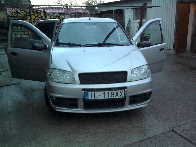 podarilo sa my zohnat naraznik s 3dveroveho punta aj s hmlovkami a vo farbe :-D