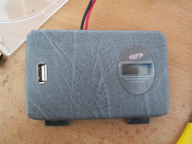 Prednú časť potiahneme koženkou