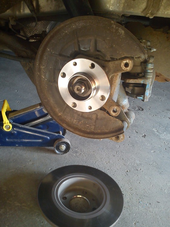 7. dotiahnuť maticu. Momentový kľúč som nemal tak som to dotiahol na fest.