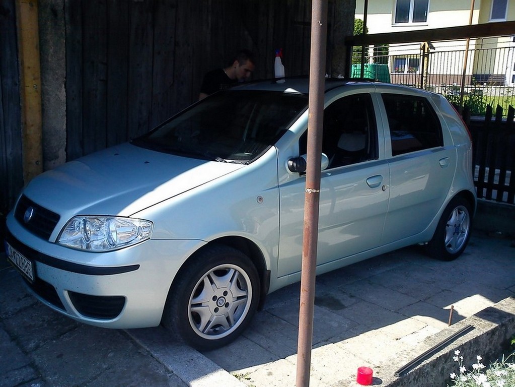 A tu sa lepia foile na stlpiky + dubi tu su tie stare na aute