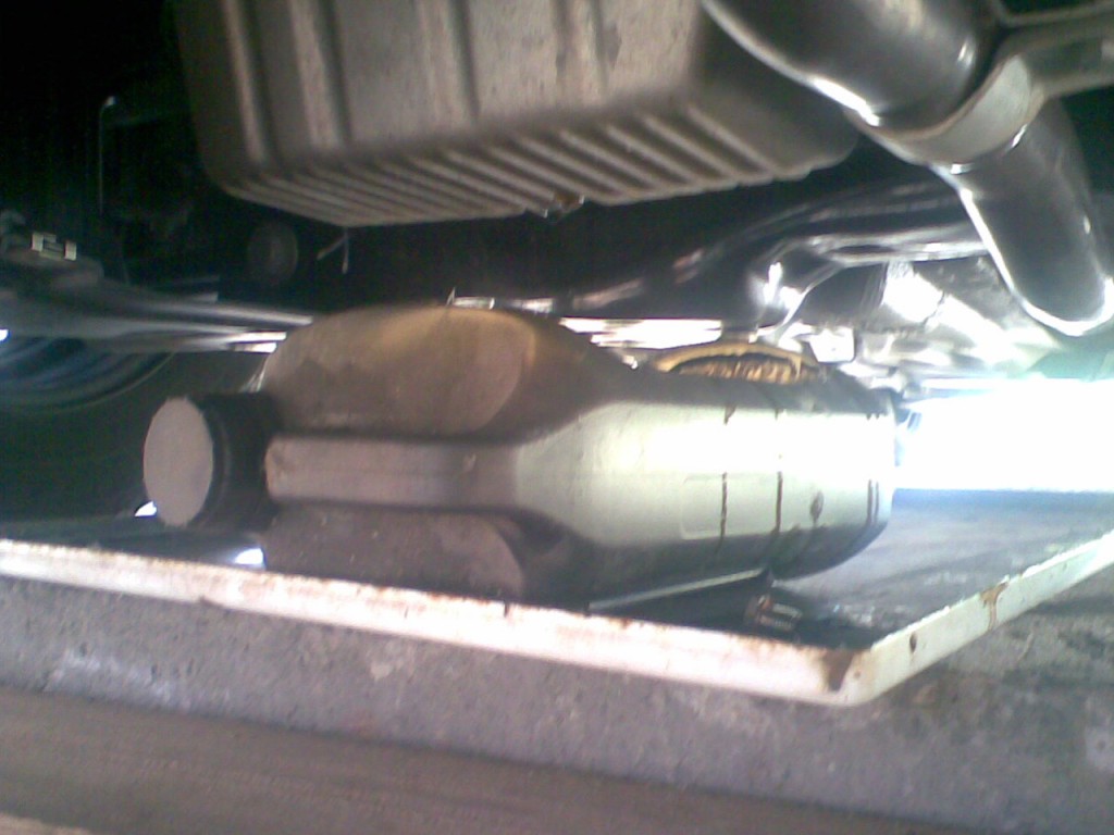 foto nič moc, podložená nízka plechová "vaňa" v nej orzana nádoba od oleja, na rýchlo urobene lebo nič iné mi tam nevošlo