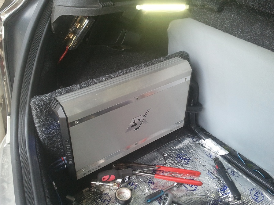 takto vyzerala montaz vsetky kable su v ochrannych trubkach plus som namontoval rozvodovy blok