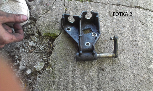 toje ten drziak treba ho rozobrat a vycistit jasom ho este prebrusil hladkym smyrglom. potom som tam natlacil maziva coto mestilo valcek natlacit treba spet prebytocne mazivo sa vytlaci von