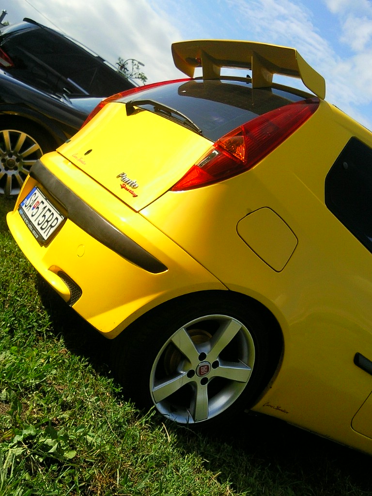 na futbalee.. dobre na kopci zadne koleso ,) tak to vyzeralo aspon ,)