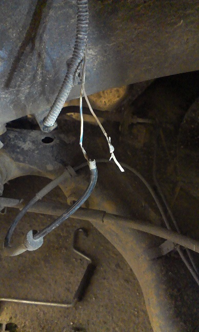 predomnou sa uz stym niekdo hral stocil dokopy dva konce kabla a prelepil paskou :D ruky zlamat je malo !!!!